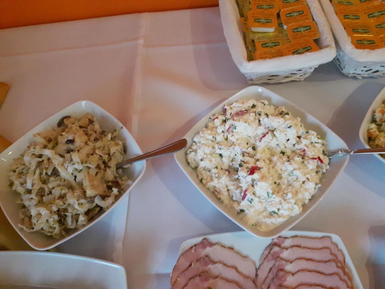 Fotex Bed & Breakfast Зобки Екстериор снимка